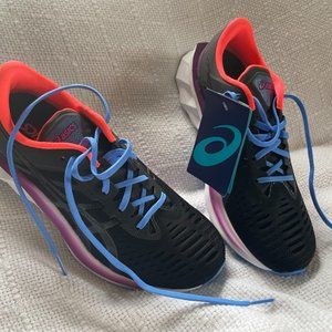 Size 7H - ASICS Novablast Running Shoes